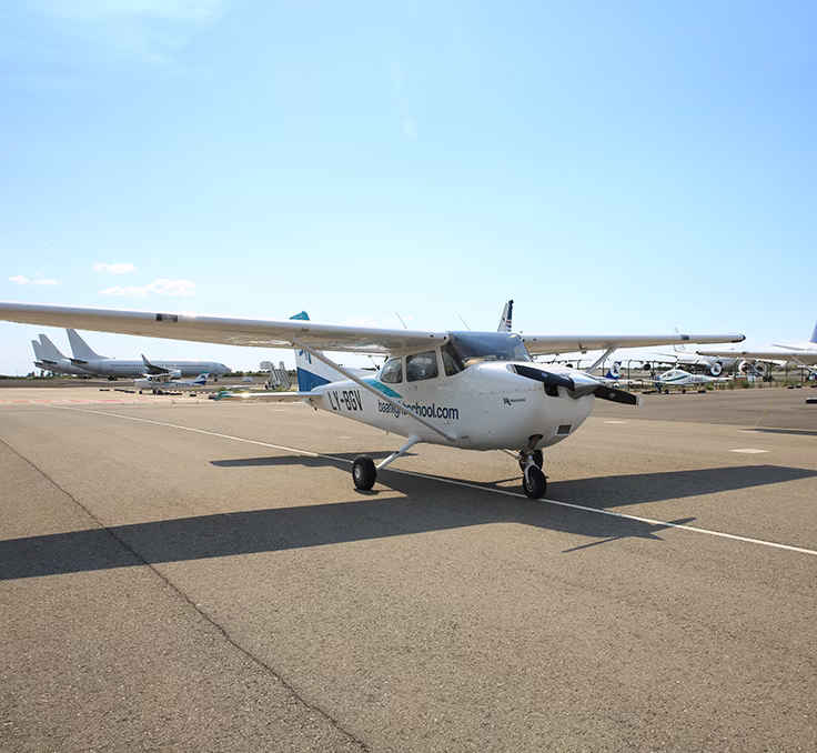 9X CESSNA 172S gallery