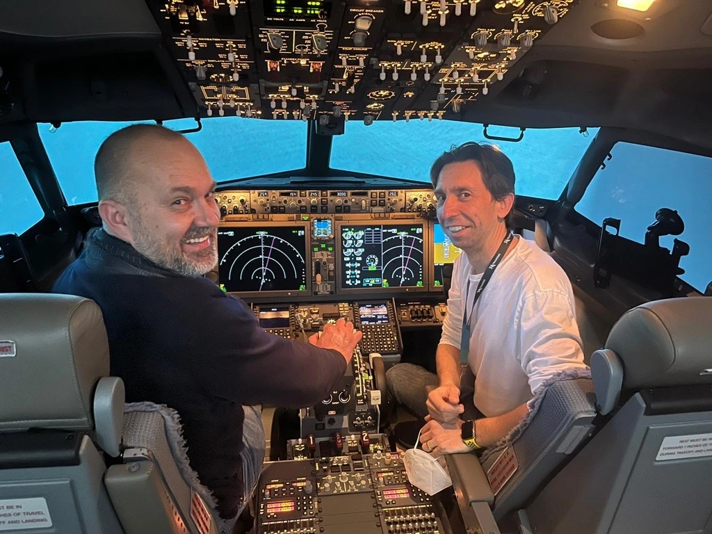 On the right: Cristian Puig, Deputy Head of Training at BAA Training; on the left: Marcos Giner, Deputy Chief Flight Instructor for Type Rating Training at BAA Training